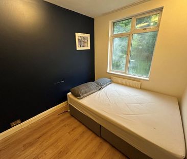 5 bedroom end of terrace house to rent - Photo 1