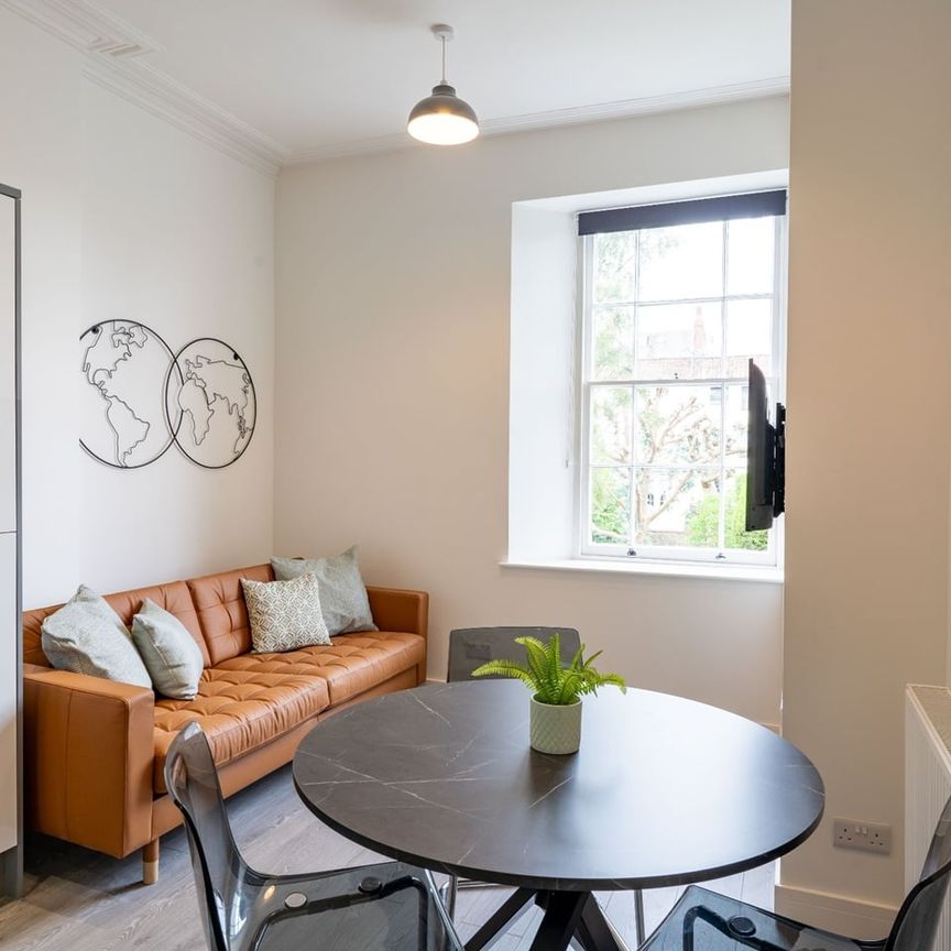 3 Bed Flat, Clifton Park Road, BS8 - Photo 1