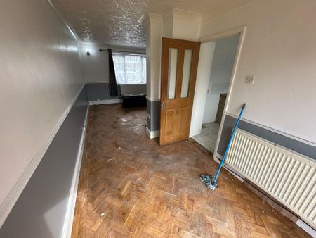 3 bedroom terraced house to rent - Photo 3