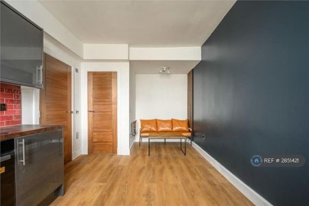 1 bedroom flat to rent - Photo 2