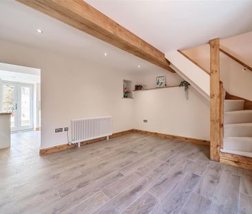 2 bedroom character property to rent - Photo 4