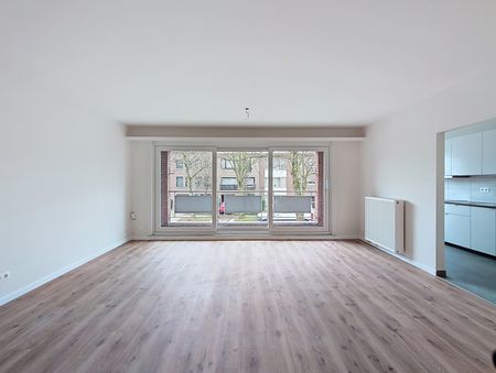 APPARTEMENT MET 3 SLPKS EN AUTOSTAANPLAATS - Photo 4