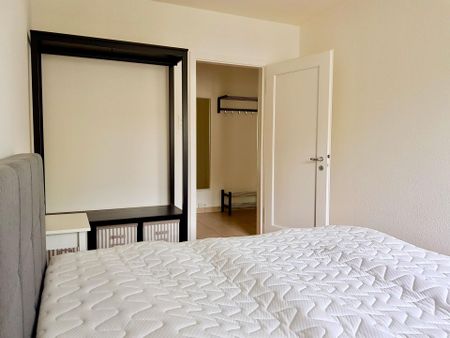 Your Next Chapter Starts Here - Furnished Room in a Top Location - Photo 3