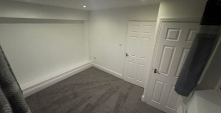 Flat 2, Harehills Lane, Harehills, Leeds, LS9 6HJ - Photo 4