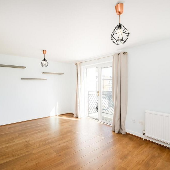 2 bedroom flat to rent - Photo 1