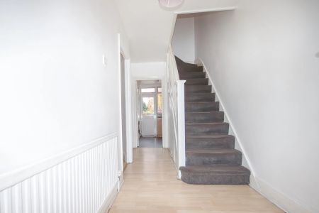 5 Bedroom House - Photo 3