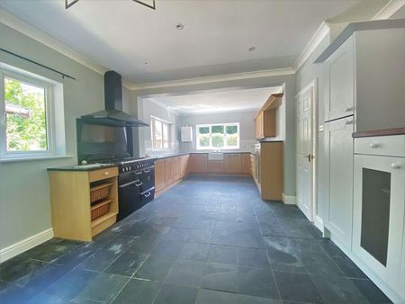 3 bedroom detached house to rent - Photo 3