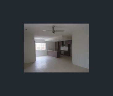 Bright and Comfortable Unit in a Convenient Beenleigh Location - Photo 3