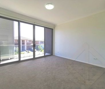 111 Callistemon Circuit, Jordan Springs NSW 2747 - House For Rent |... - Photo 4