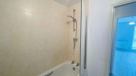 Meadow Drive, Aveley, RM15 - Photo 3