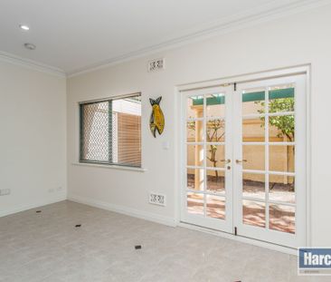 4 Bed 2 Bath Townhouse in Applecross - Photo 3