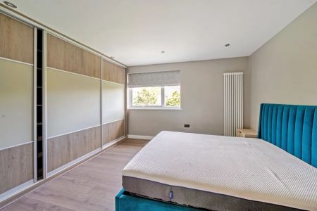 4 bedroom detached house to rent - Photo 3