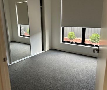 Near new unit in great location! - Photo 5