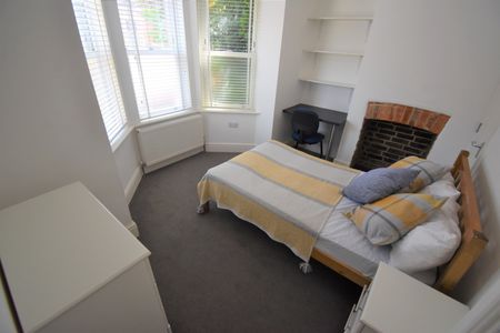 6 Bed Terraced House, Donnington Road, RG1 - Photo 4