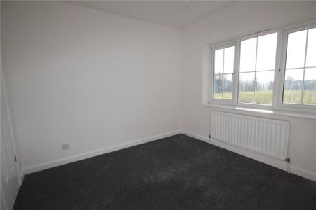 4 bedroom detached house to rent - Photo 2