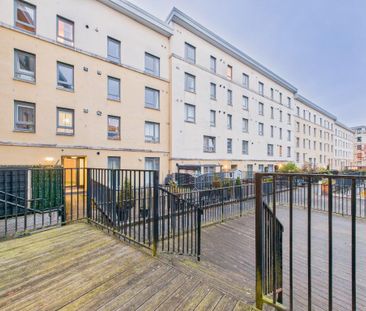 3 bedroom flat to rent - Photo 2