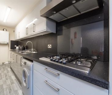 4 bedroom apartment to rent - Photo 4