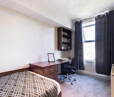 4 bedroom terraced house to rent - Photo 4