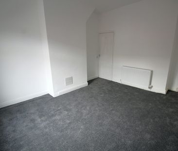 Terraced House to rent on - Photo 2