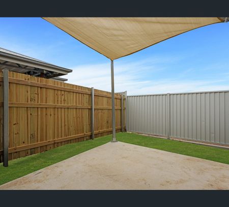2/23 Kehlet Street, Point Vernon, Qld 4655 - Photo 5