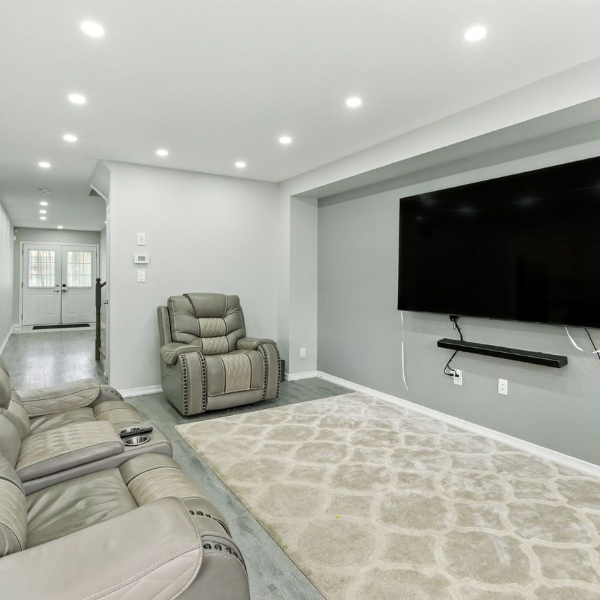 For Lease - 16 Froggy Drive, Thorold, Ontario - Photo 1