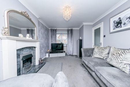 3 Bed Detached House, Clayton Way, LS10 - Photo 3