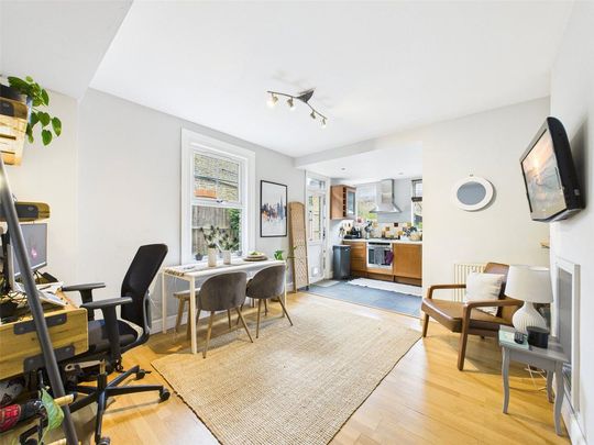 2 bedroom maisonette to rent - Photo 1