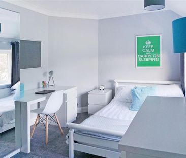 4 bedroom semi-detached house to rent - Photo 6