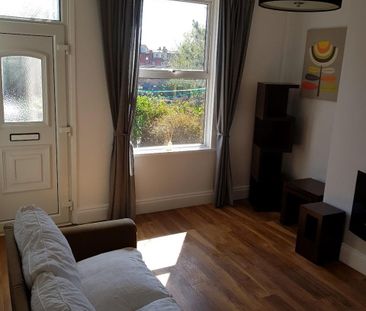 2 Bed Terraced House, Barnbrough Street, LS4 - Photo 2