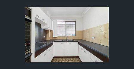 Cosy Two-Bedroom Apartment in a Prime Location - Photo 3