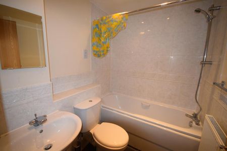 4 bedroom terraced house to rent - Photo 3