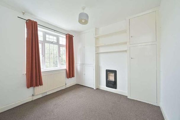 Oakhampton Road, Mill Hill, NW7 - Photo 1