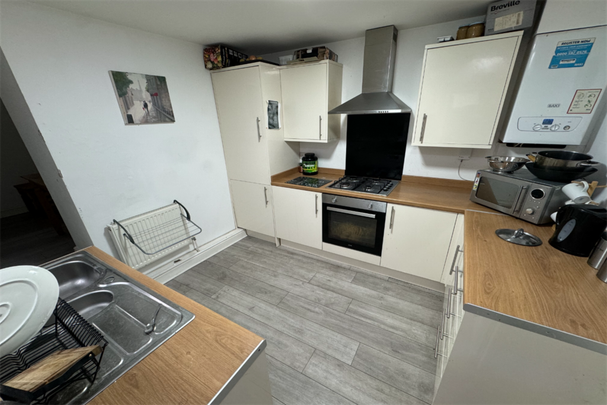1 bedroom in a house share to rent - Photo 1
