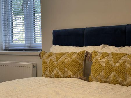 1 bedroom in a house share to rent - Photo 2