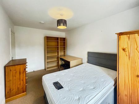 3 bedroom Town House to let - Photo 5