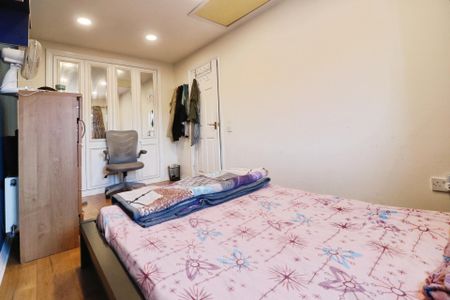3-Bedroom Linked-Detached House - Langle... - Photo 3