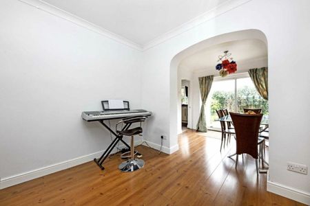 Redfern Avenue, Whitton, TW4 - Photo 2