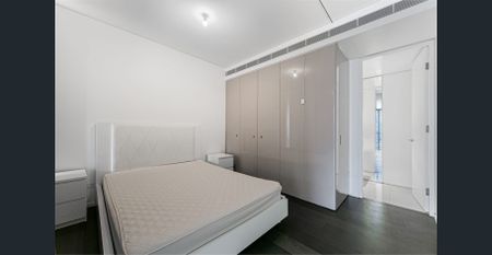 Furnished Modern Studio Apartment in Prime Park Lane Location - Photo 3