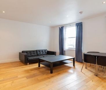 2 Bedroom, 2 bath, 1 reception Flat - Photo 4