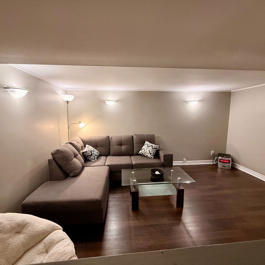 For Lease - 17 Maywood Park, Toronto, Ontario - Photo 1