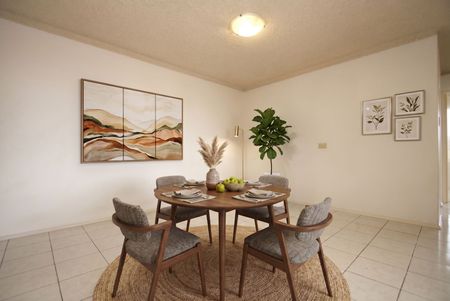 Renovated Top Floor Two-Bedroom Apartment in Prime Eastlakes Location - Photo 3