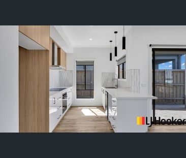 Modern Family Living in a Prime Sunbury Location – Spacious & Stylish! - Photo 2