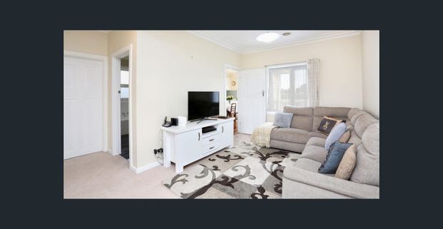 Renovated family home! - Photo 1