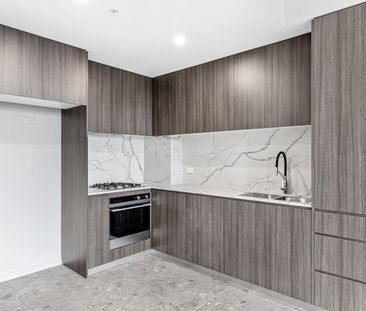 Large and inviting apartment within walking distance to Homebush St... - Photo 5