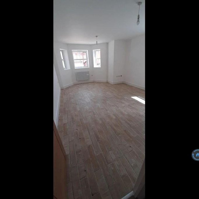 2 bedroom penthouse to rent - Photo 1