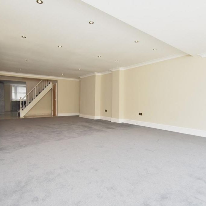 5 bedroom semi-detached house to rent - Photo 1