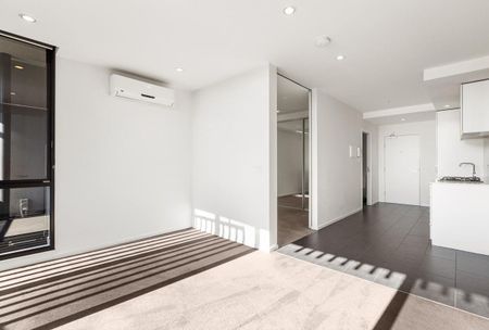 ONE BEDROOM APARTMENT IN GREAT LOCATION - Photo 3