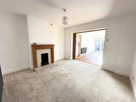 3 bedroom semi-detached house to rent - Photo 5