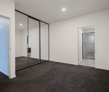 2 bedroom, 2 bathroom apartment - Photo 4