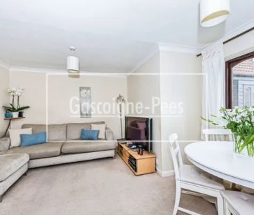 Bayliss Court, Guildford - Photo 2